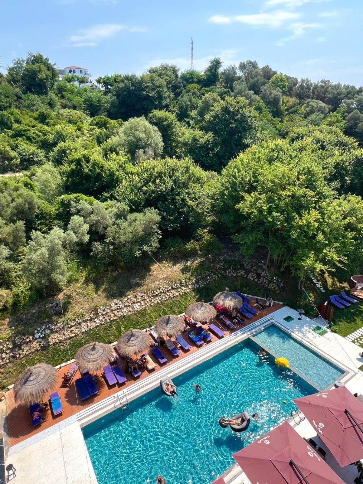 Olivia'S Hill Resort Kryemëdhej Exteriör bild