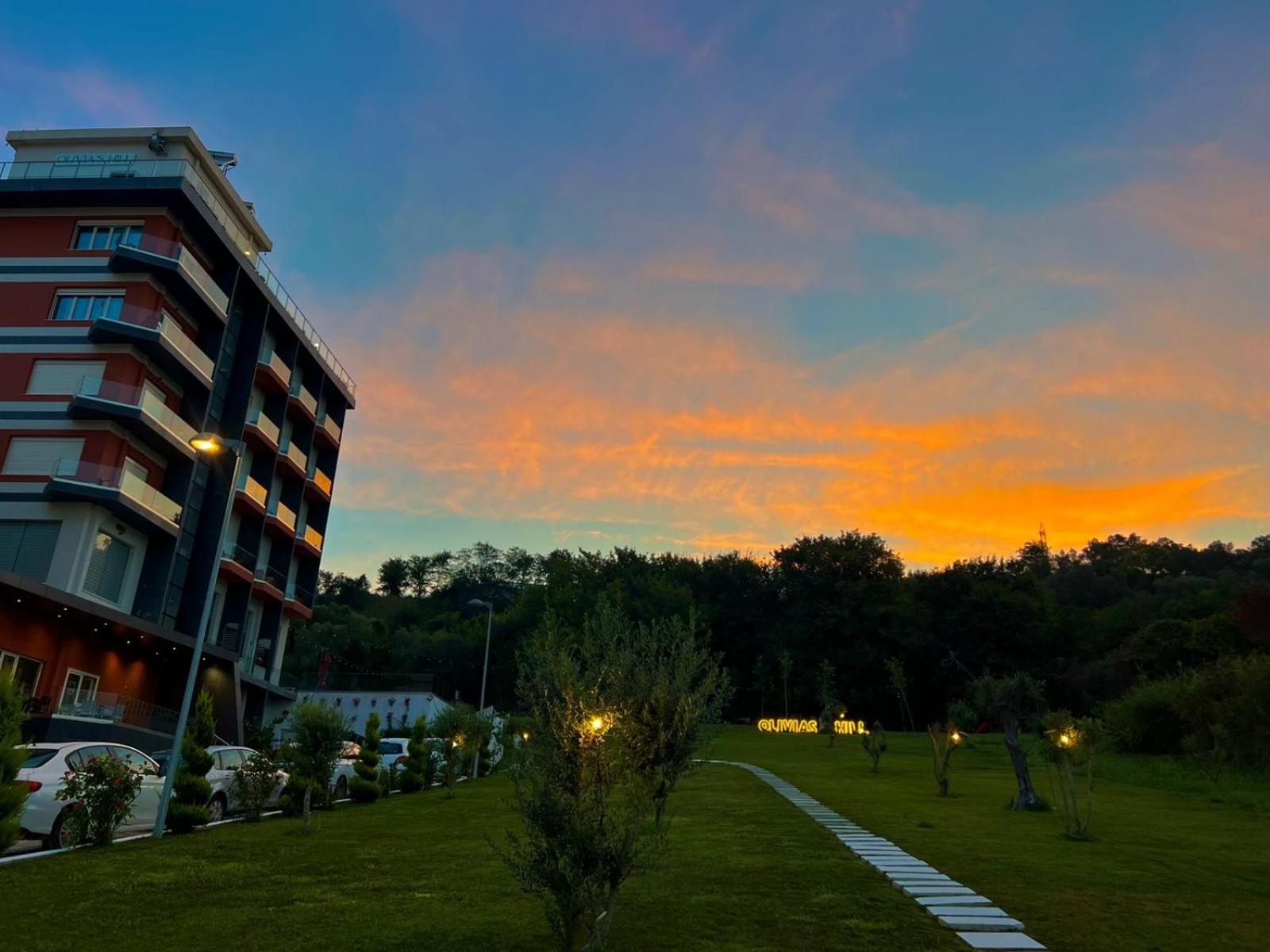 Olivia'S Hill Resort Kryemëdhej Exteriör bild